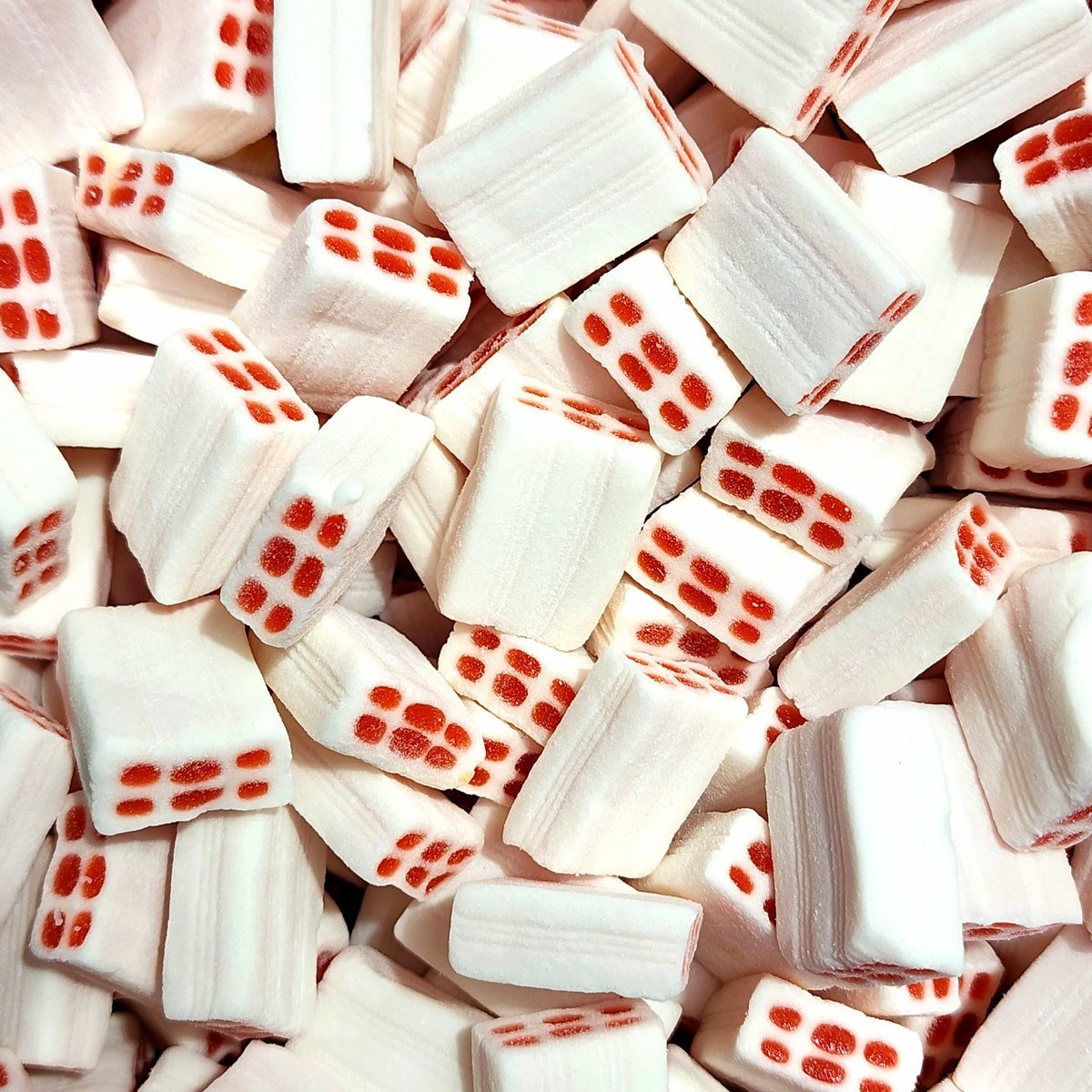 DL STRAWBERRY CREAM BRICKS 1kg