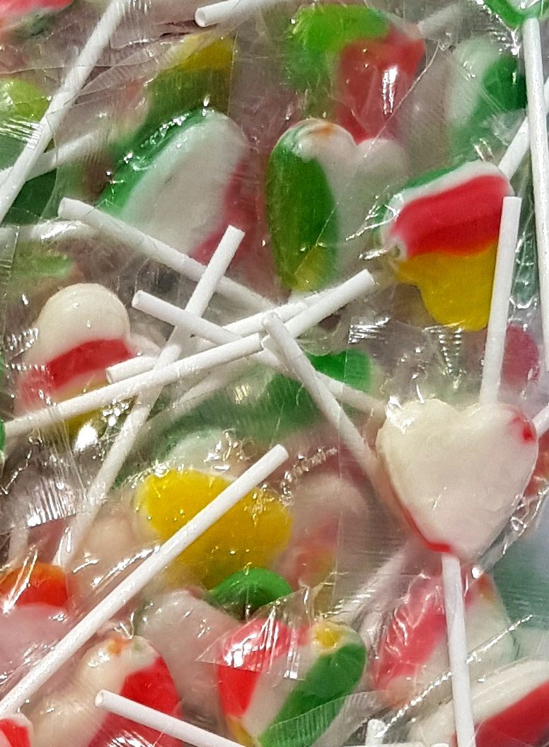 CBR LITTLE HEART COLOURED LOLLIPOP 200 units
